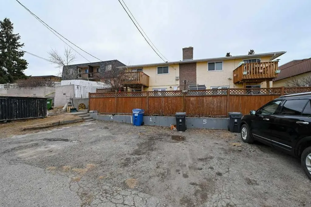 7740 Hunterview Drive NW Calgary AB T2K 5C9