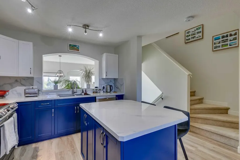 44 Everridge Common SW Calgary AB T2Y5G9
