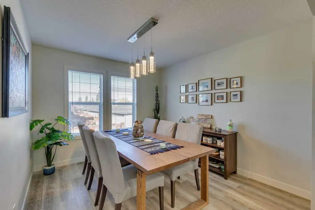 44 Everridge Common SW Calgary AB T2Y5G9