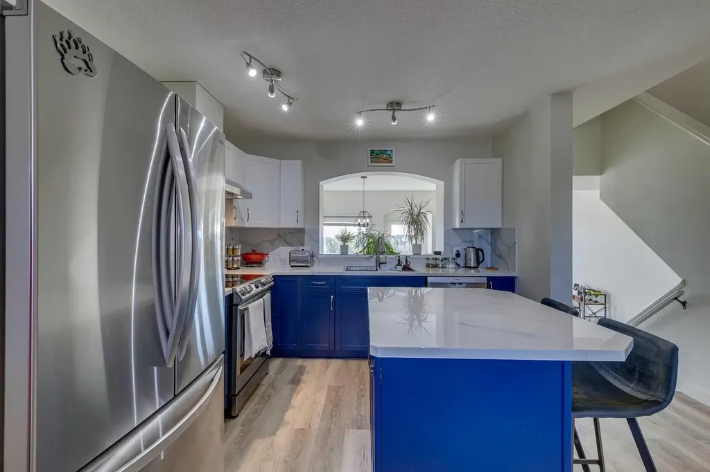44 Everridge Common SW Calgary AB T2Y5G9