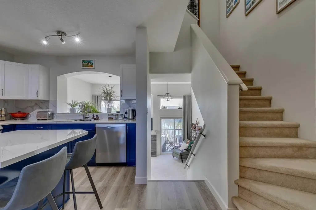 44 Everridge Common SW Calgary AB T2Y5G9