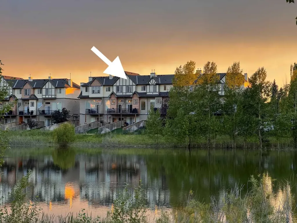 44 Everridge Common SW Calgary AB T2Y5G9