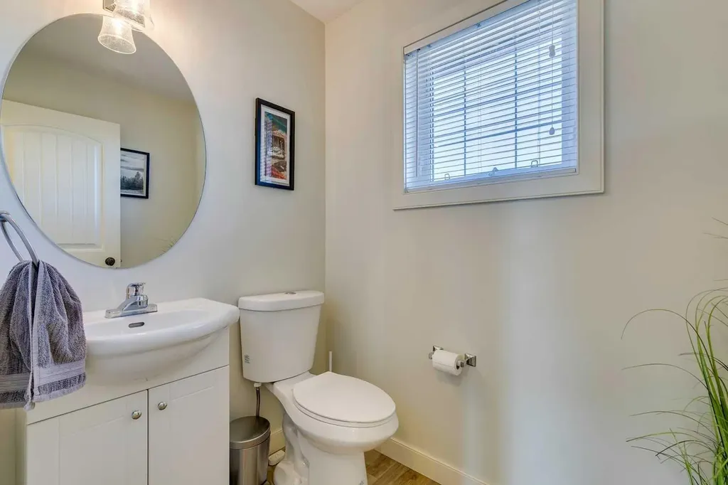 44 Everridge Common SW Calgary AB T2Y5G9