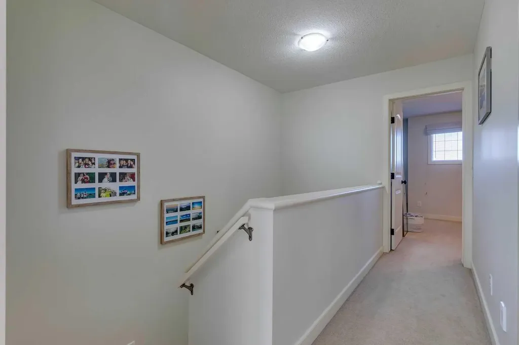 44 Everridge Common SW Calgary AB T2Y5G9