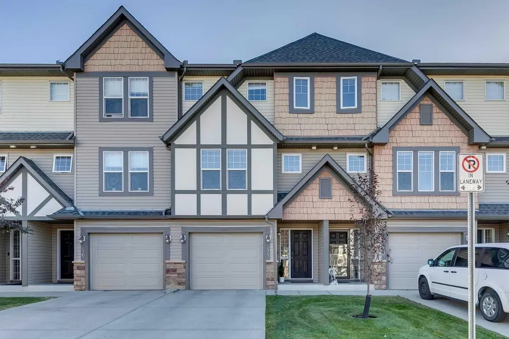 44 Everridge Common SW Calgary AB T2Y5G9
