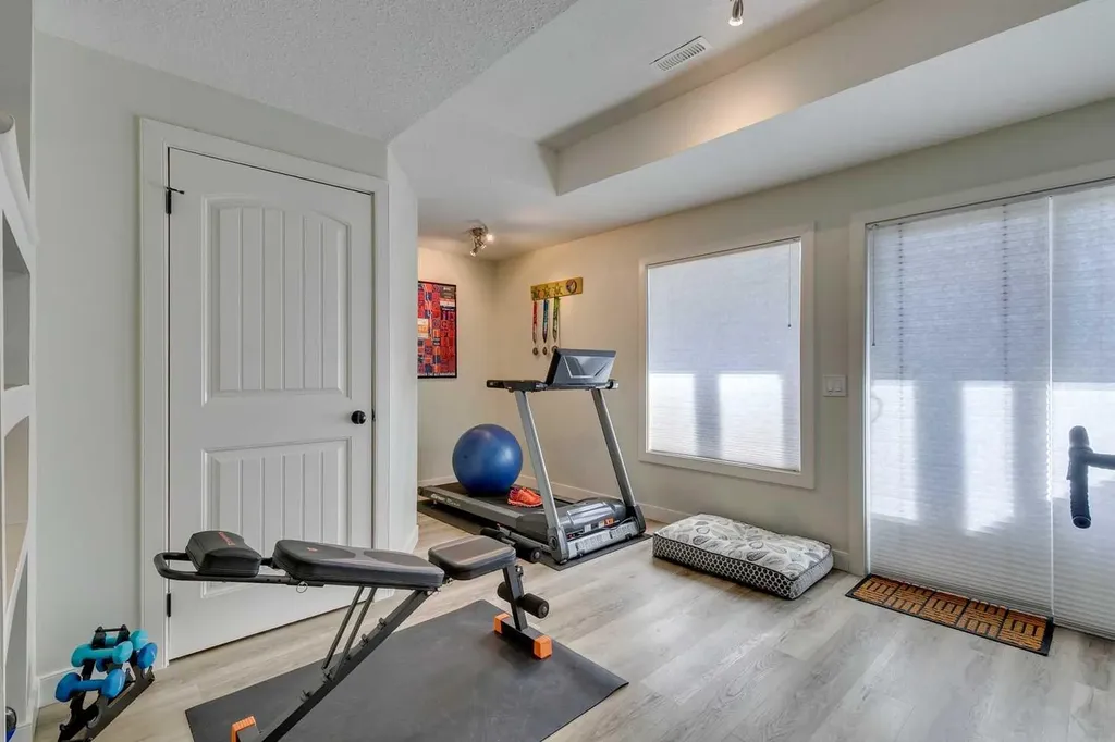 44 Everridge Common SW Calgary AB T2Y5G9
