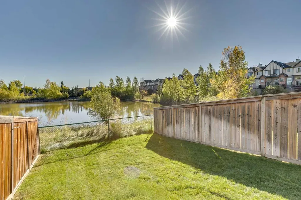 44 Everridge Common SW Calgary AB T2Y5G9