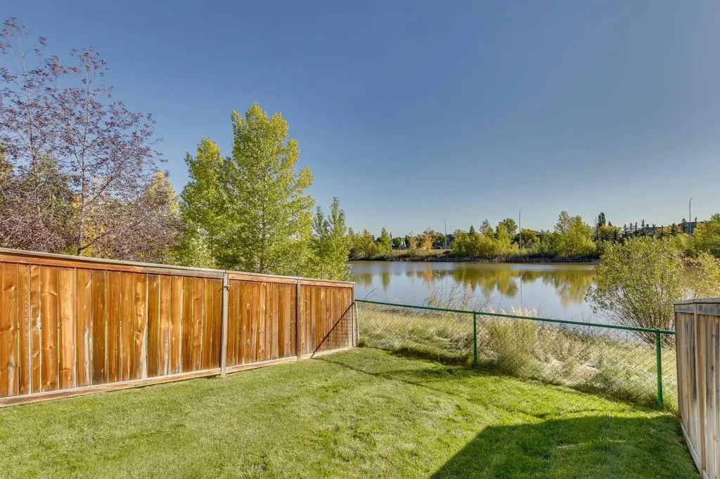 44 Everridge Common SW Calgary AB T2Y5G9