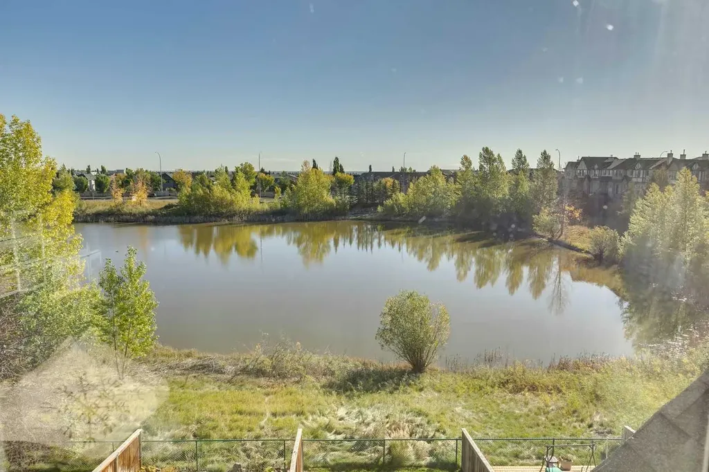 44 Everridge Common SW Calgary AB T2Y5G9
