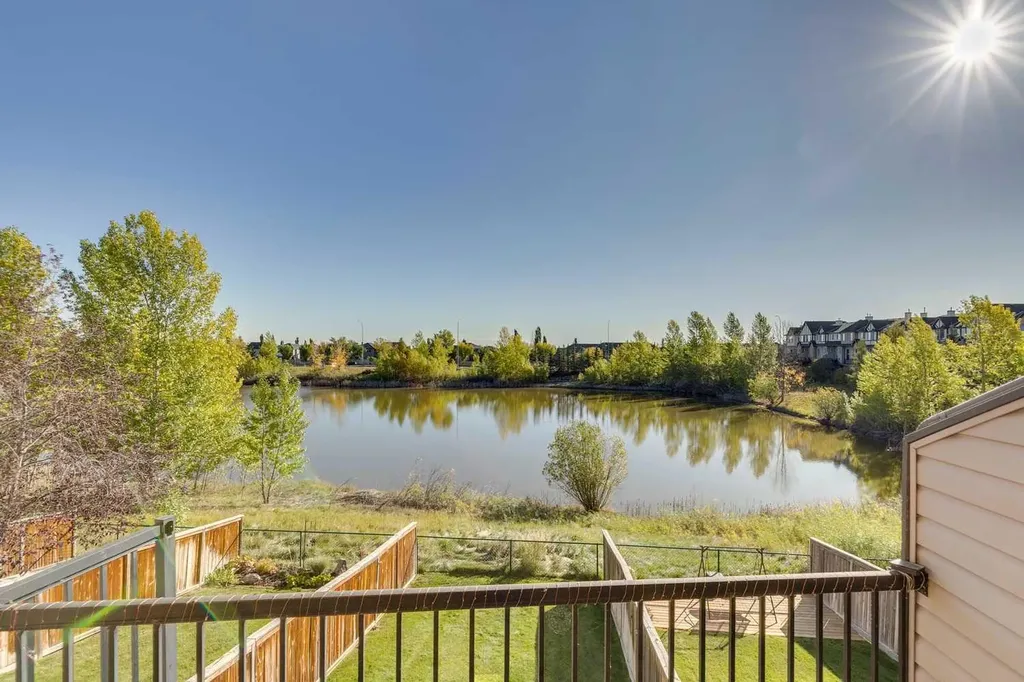 44 Everridge Common SW Calgary AB T2Y5G9