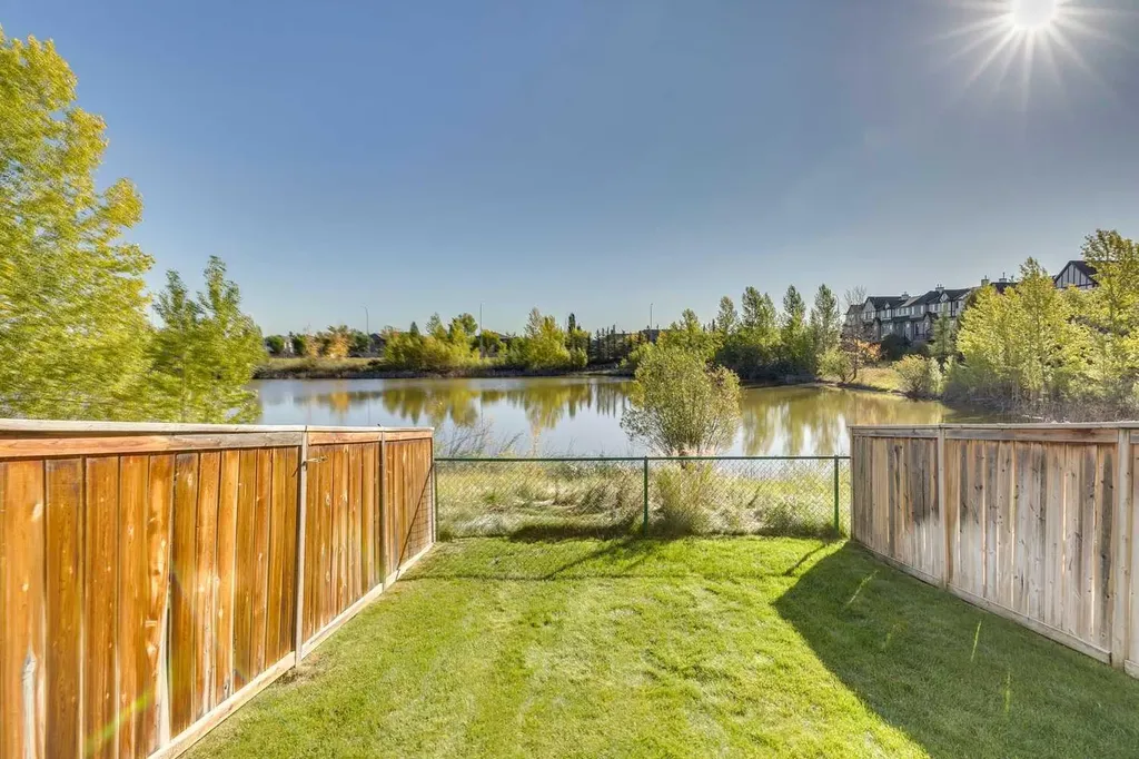 44 Everridge Common SW Calgary AB T2Y5G9