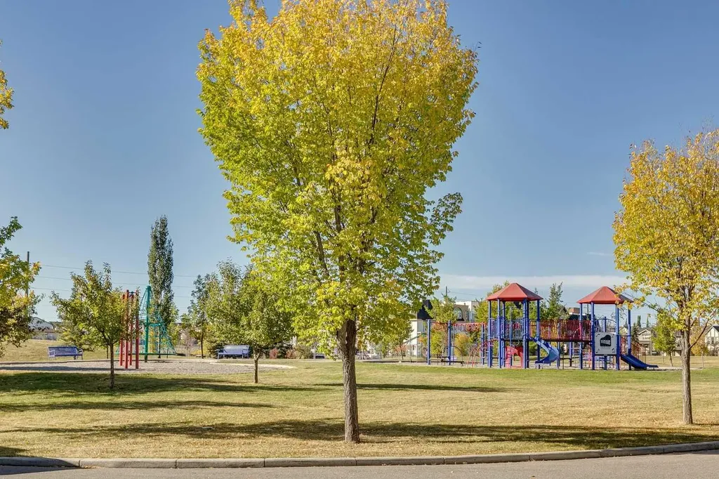 44 Everridge Common SW Calgary AB T2Y5G9