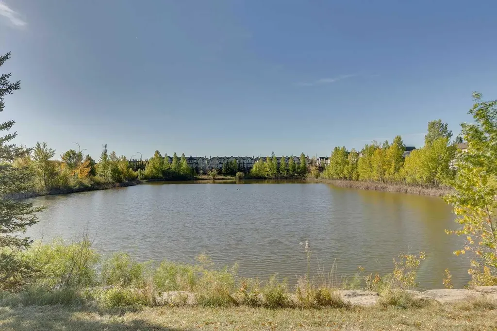 44 Everridge Common SW Calgary AB T2Y5G9