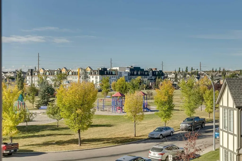 44 Everridge Common SW Calgary AB T2Y5G9