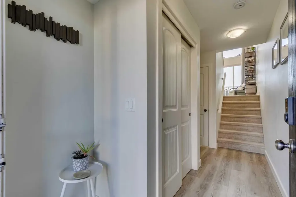 44 Everridge Common SW Calgary AB T2Y5G9