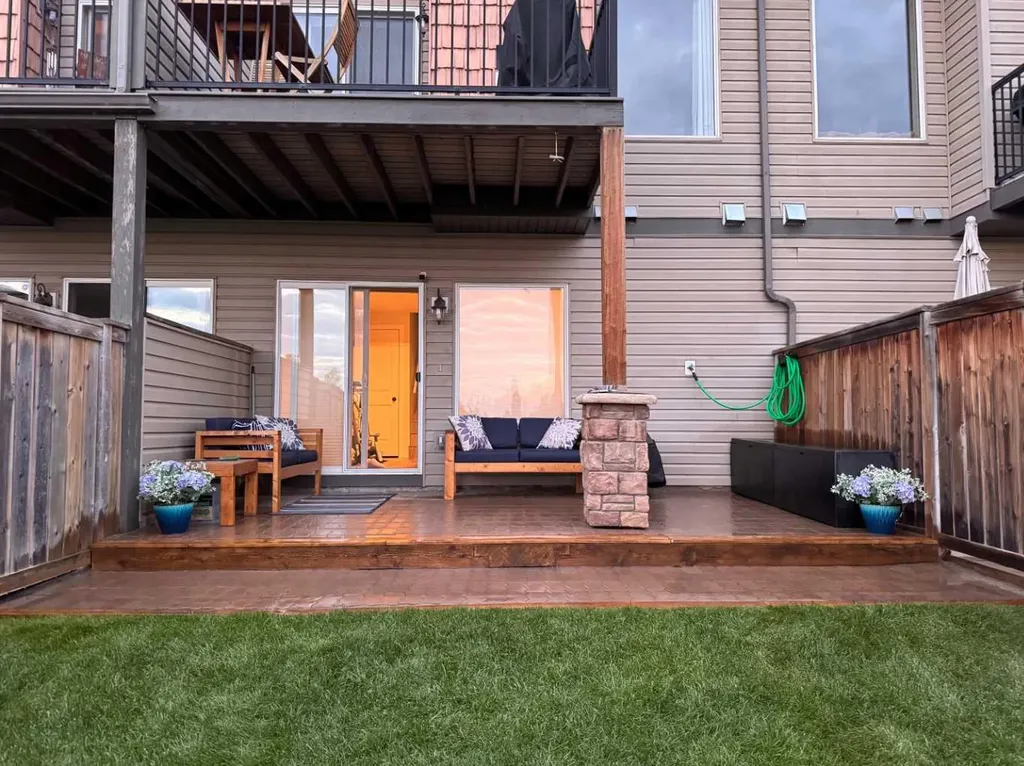 44 Everridge Common SW Calgary AB T2Y5G9