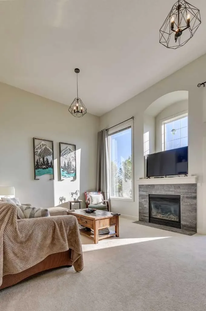 44 Everridge Common SW Calgary AB T2Y5G9