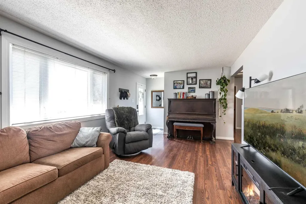 116 19 Street NE Medicine Hat AB T1C1B1