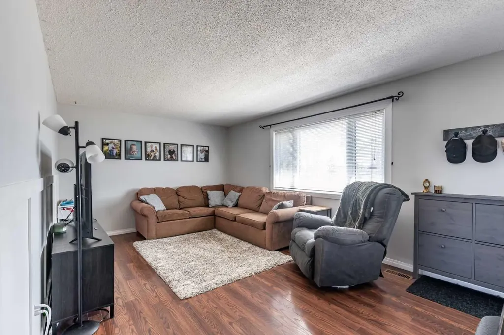 116 19 Street NE Medicine Hat AB T1C1B1