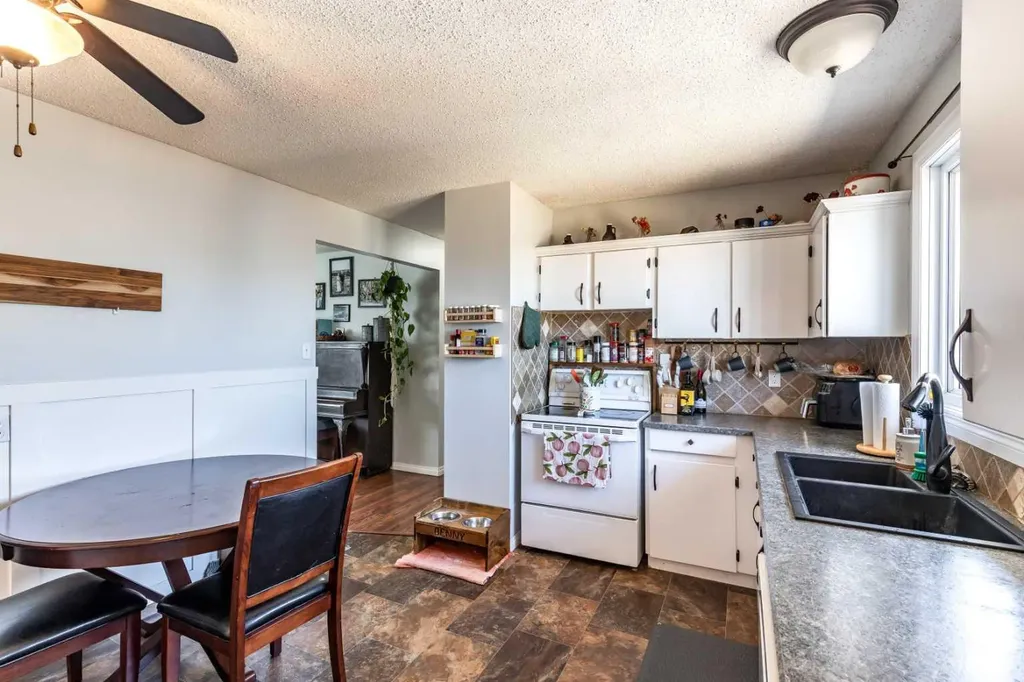 116 19 Street NE Medicine Hat AB T1C1B1