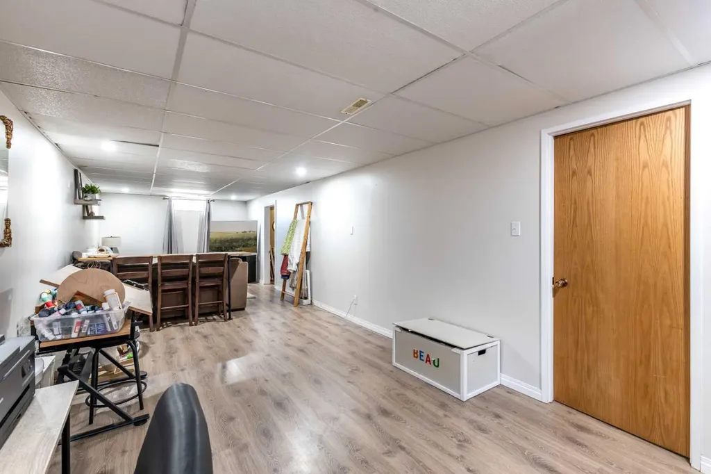116 19 Street NE Medicine Hat AB T1C1B1