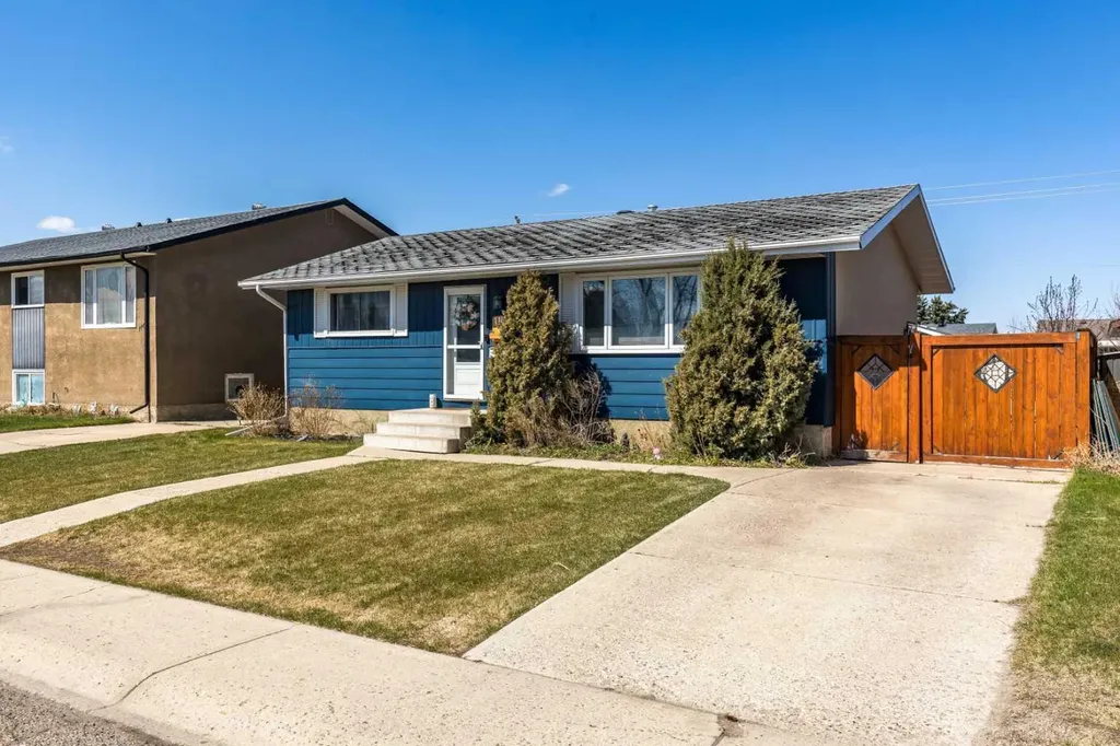 116 19 Street NE Medicine Hat AB T1C1B1