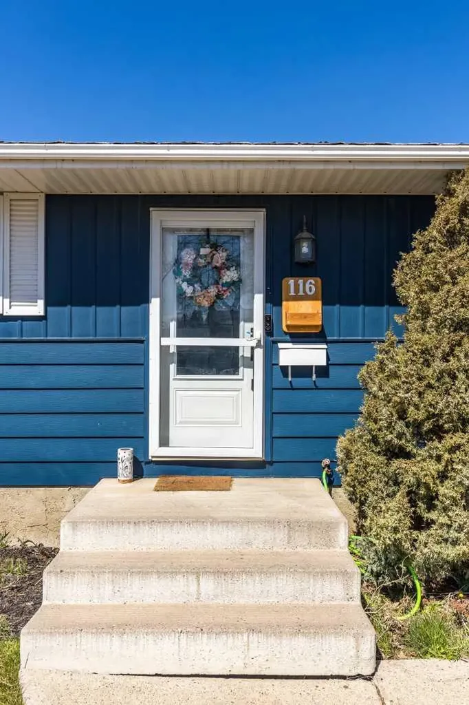 116 19 Street NE Medicine Hat AB T1C1B1