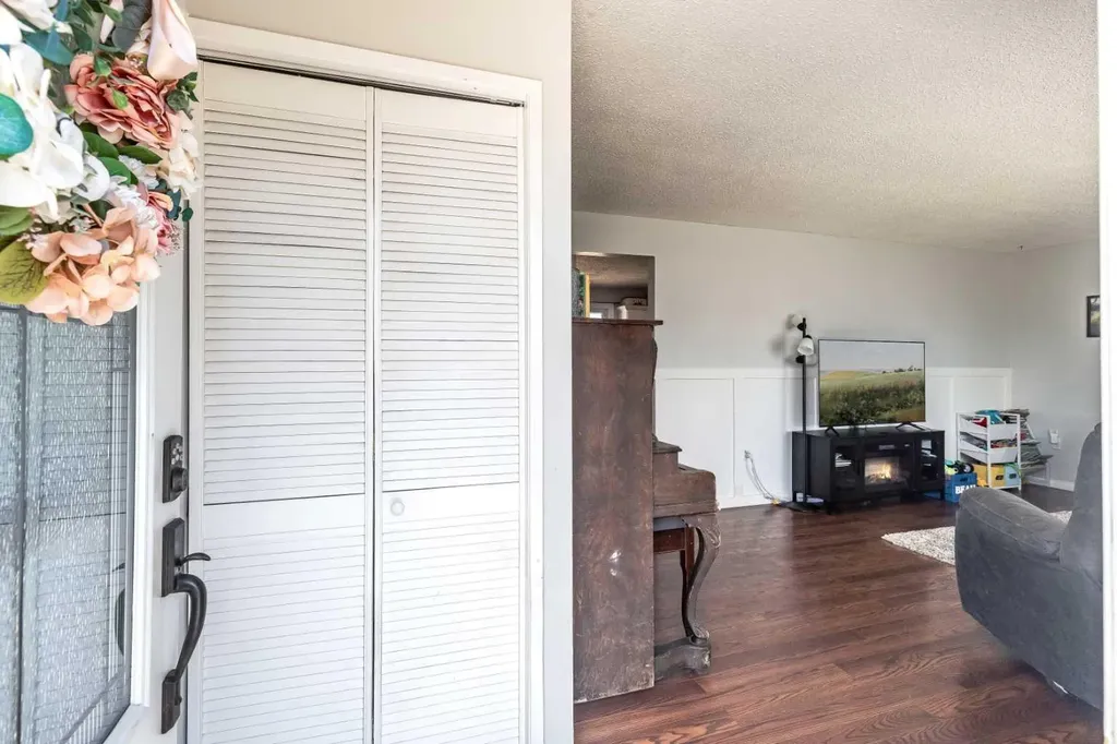 116 19 Street NE Medicine Hat AB T1C1B1