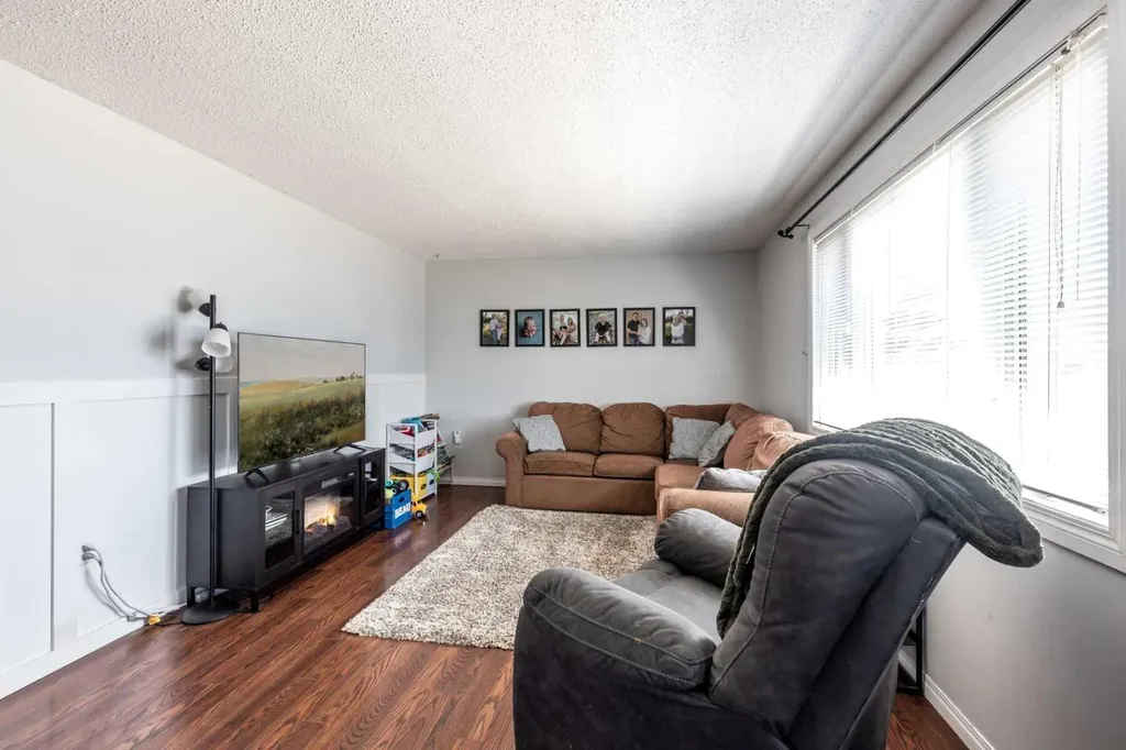 116 19 Street NE Medicine Hat AB T1C1B1