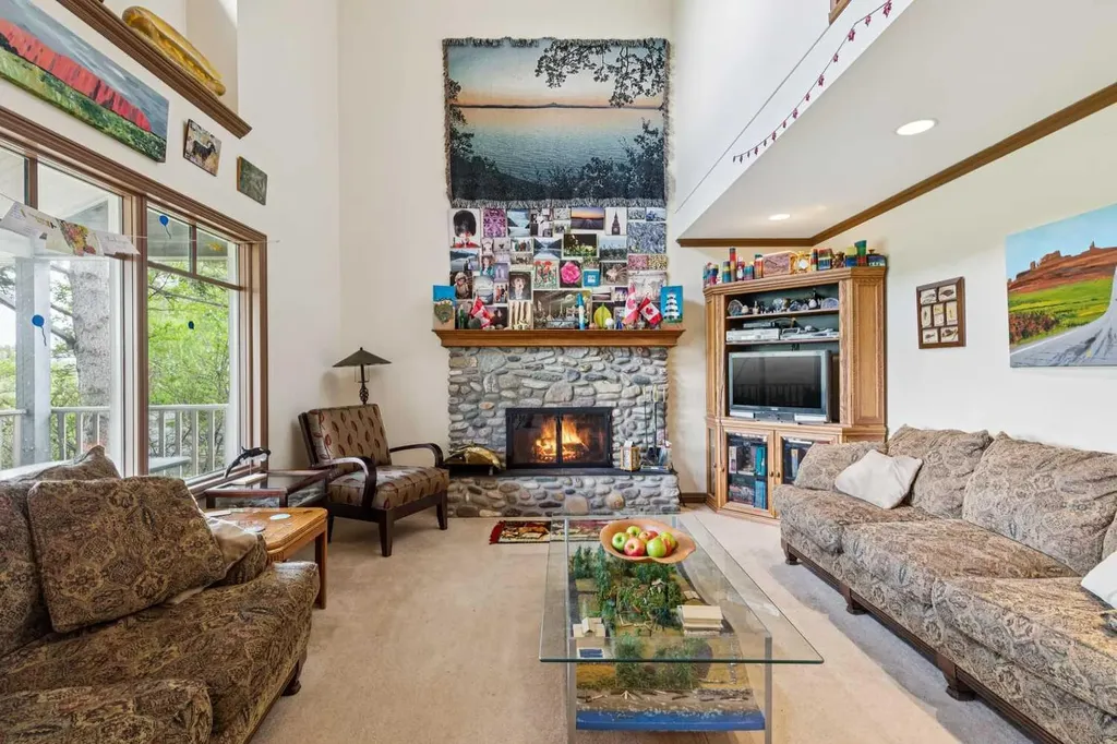361 Wildwood Drive SW Calgary AB T3C 3E4