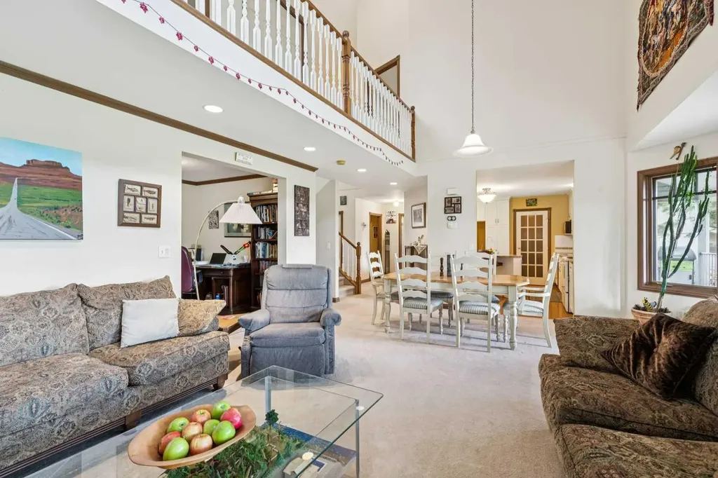 361 Wildwood Drive SW Calgary AB T3C 3E4