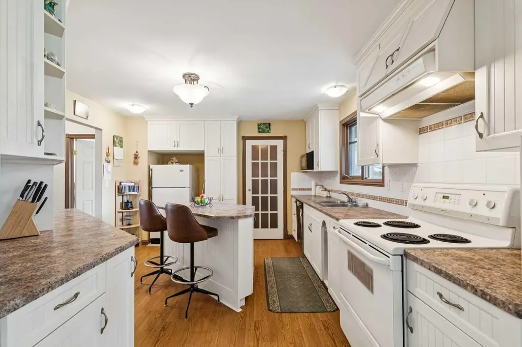361 Wildwood Drive SW Calgary AB T3C 3E4
