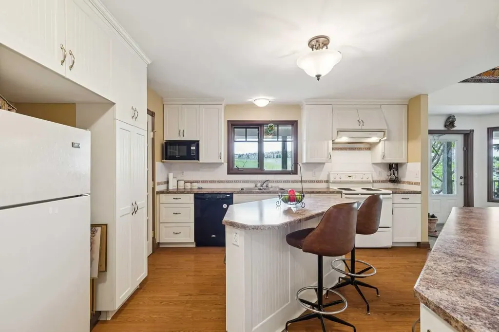 361 Wildwood Drive SW Calgary AB T3C 3E4