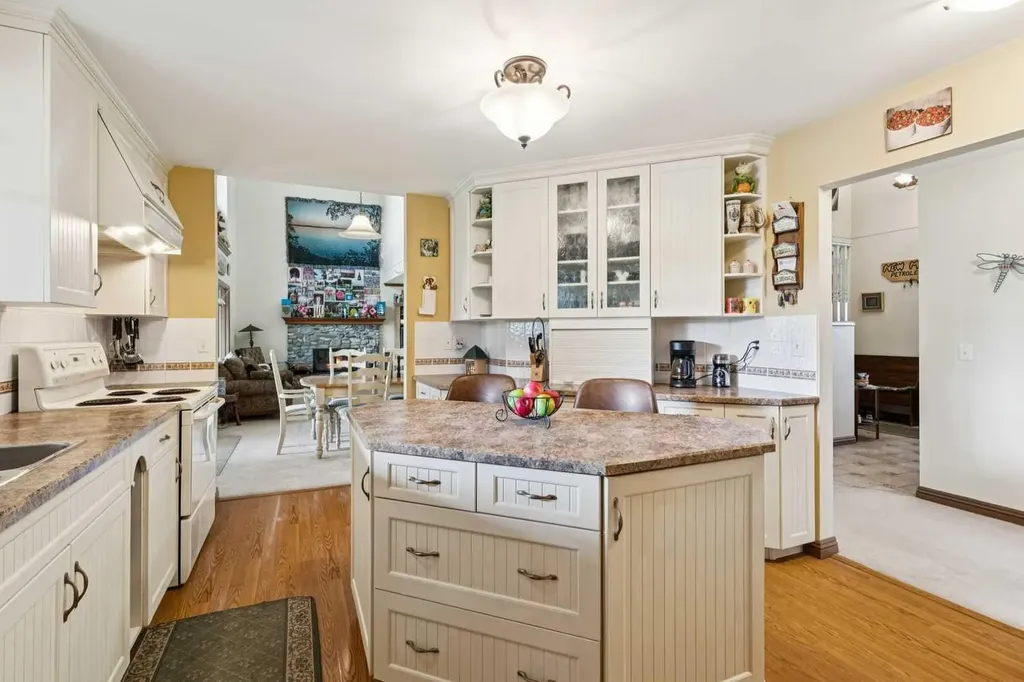 361 Wildwood Drive SW Calgary AB T3C 3E4