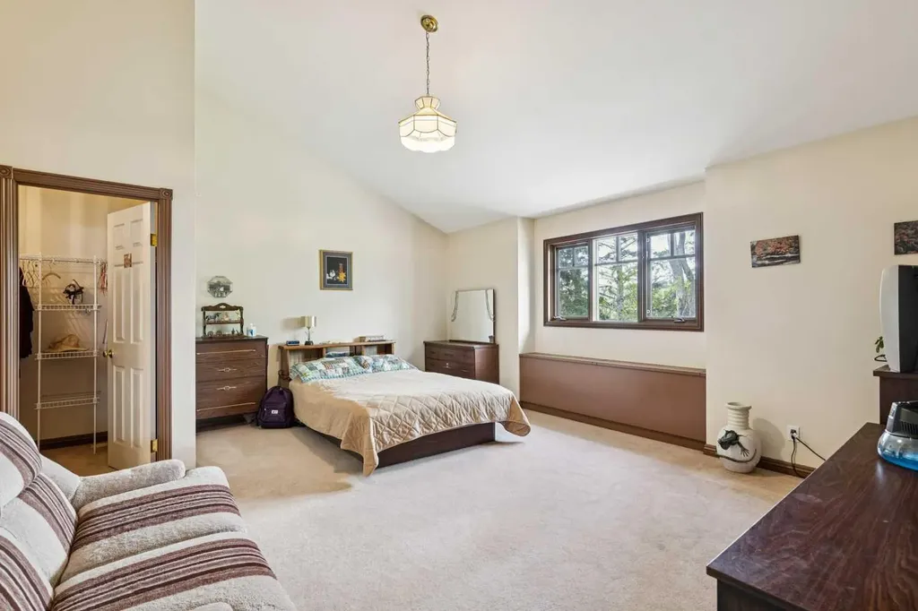 361 Wildwood Drive SW Calgary AB T3C 3E4