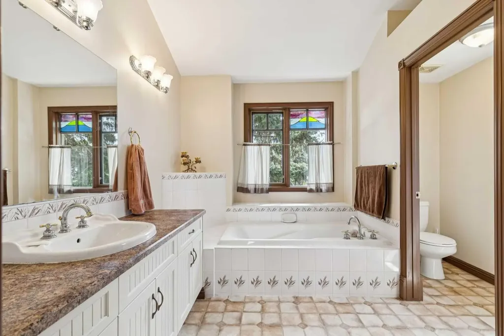 361 Wildwood Drive SW Calgary AB T3C 3E4