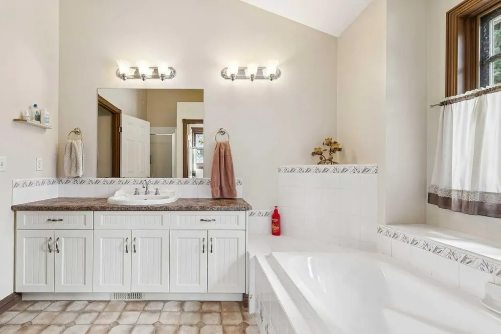 361 Wildwood Drive SW Calgary AB T3C 3E4