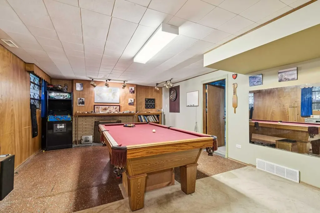 361 Wildwood Drive SW Calgary AB T3C 3E4