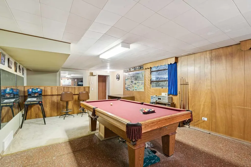 361 Wildwood Drive SW Calgary AB T3C 3E4