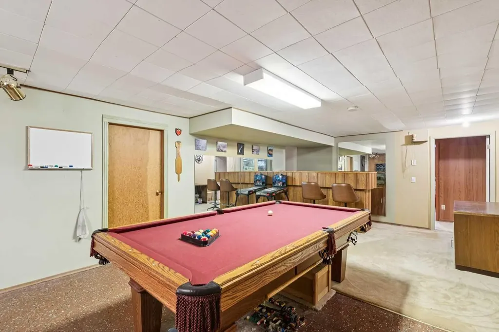 361 Wildwood Drive SW Calgary AB T3C 3E4