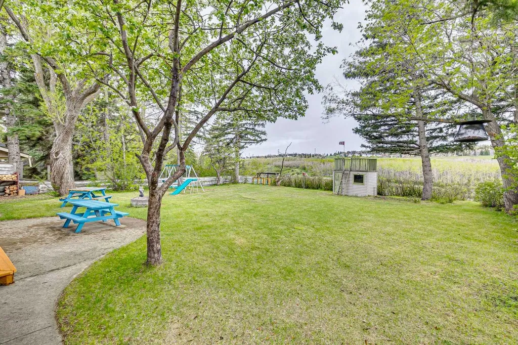 361 Wildwood Drive SW Calgary AB T3C 3E4