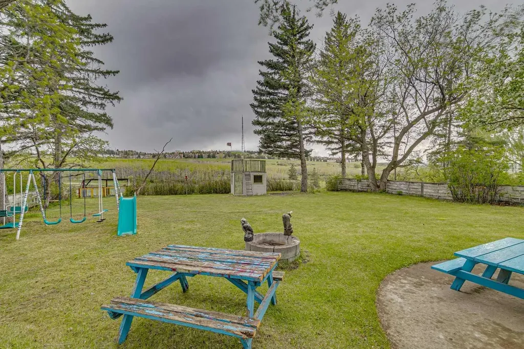 361 Wildwood Drive SW Calgary AB T3C 3E4