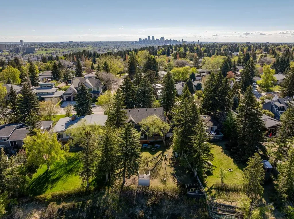 361 Wildwood Drive SW Calgary AB T3C 3E4