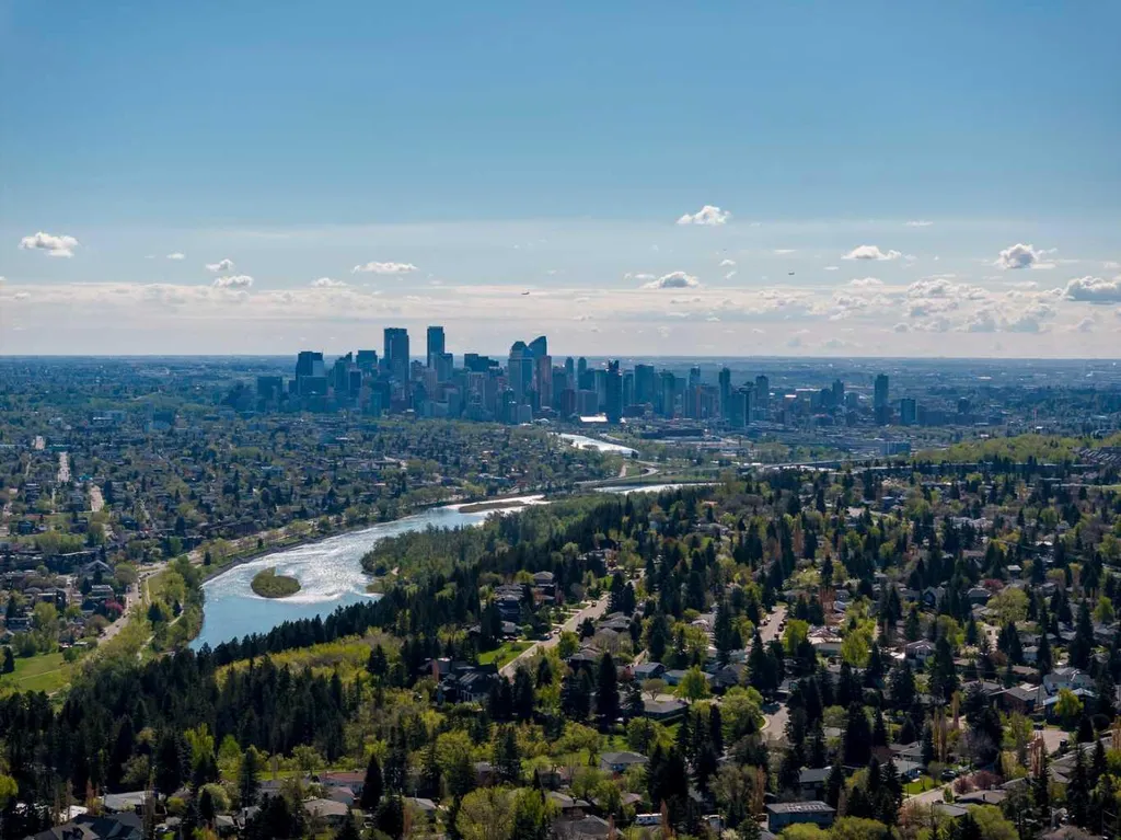 361 Wildwood Drive SW Calgary AB T3C 3E4