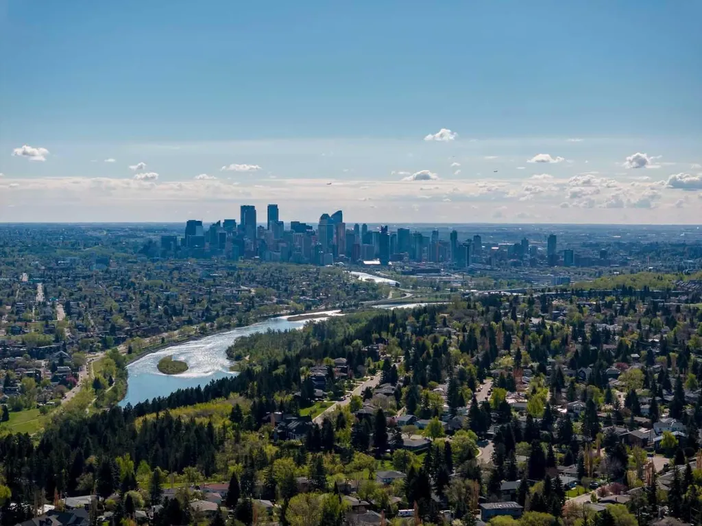 361 Wildwood Drive SW Calgary AB T3C 3E4