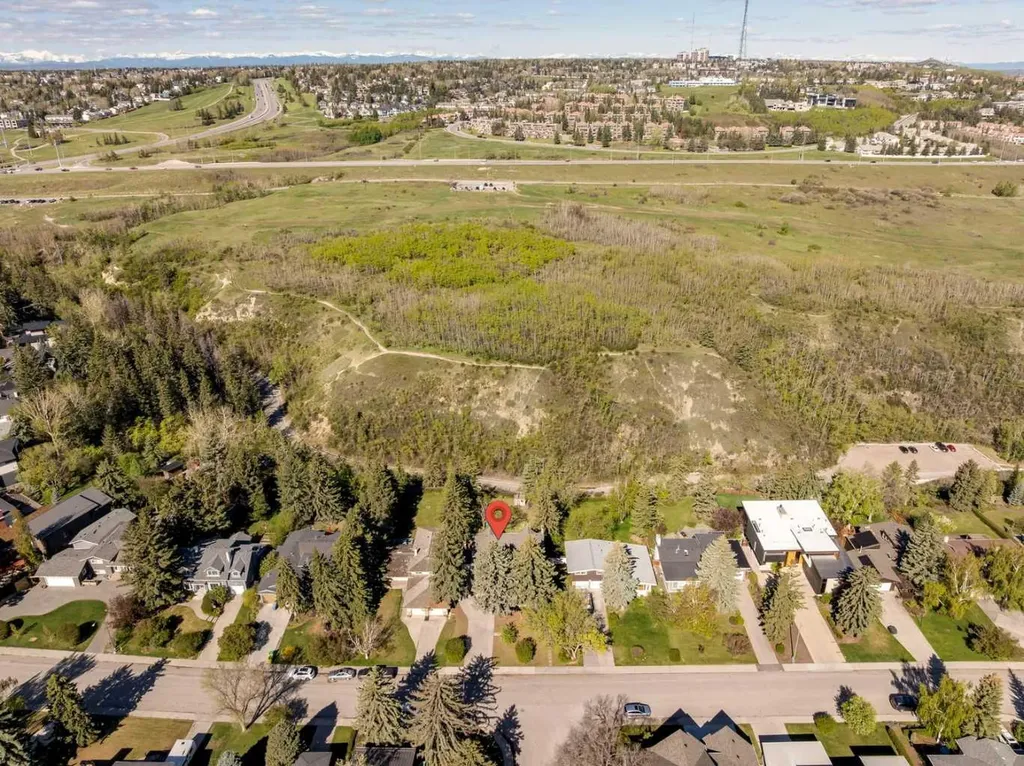 361 Wildwood Drive SW Calgary AB T3C 3E4