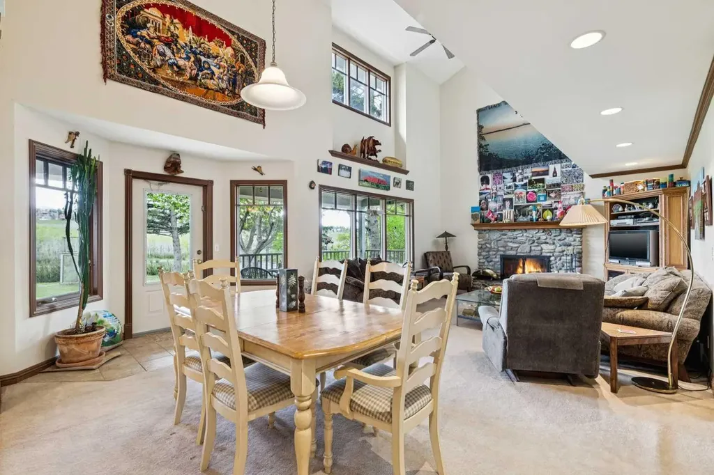 361 Wildwood Drive SW Calgary AB T3C 3E4