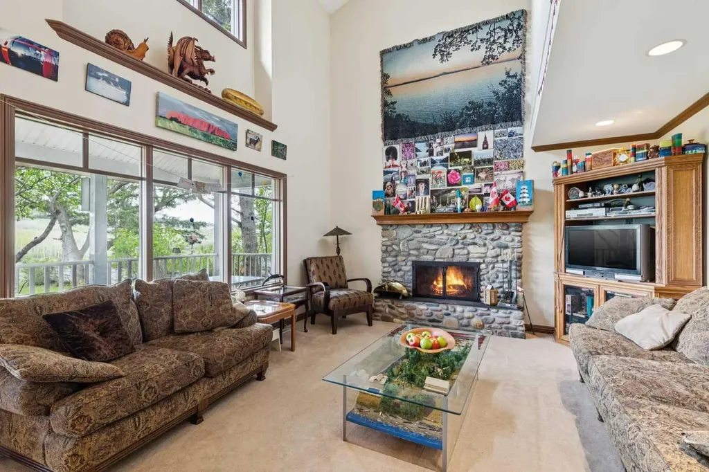 361 Wildwood Drive SW Calgary AB T3C 3E4