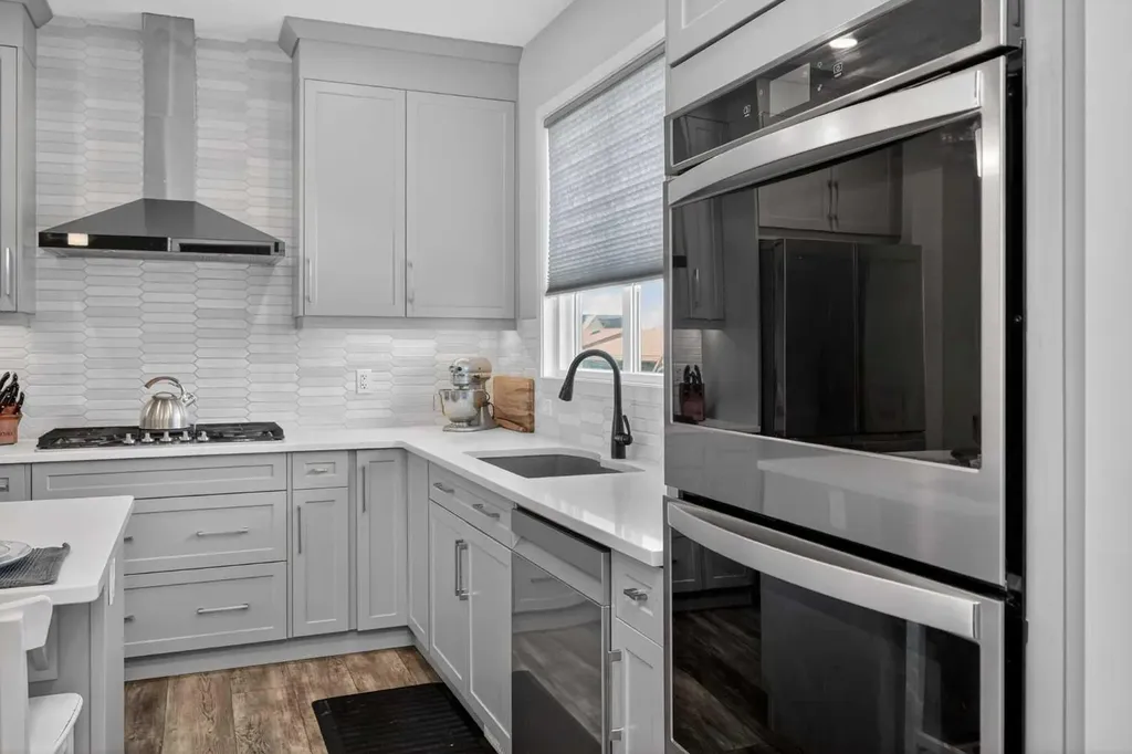 31 Lucas Boulevard NW Calgary AB T3P 1H8