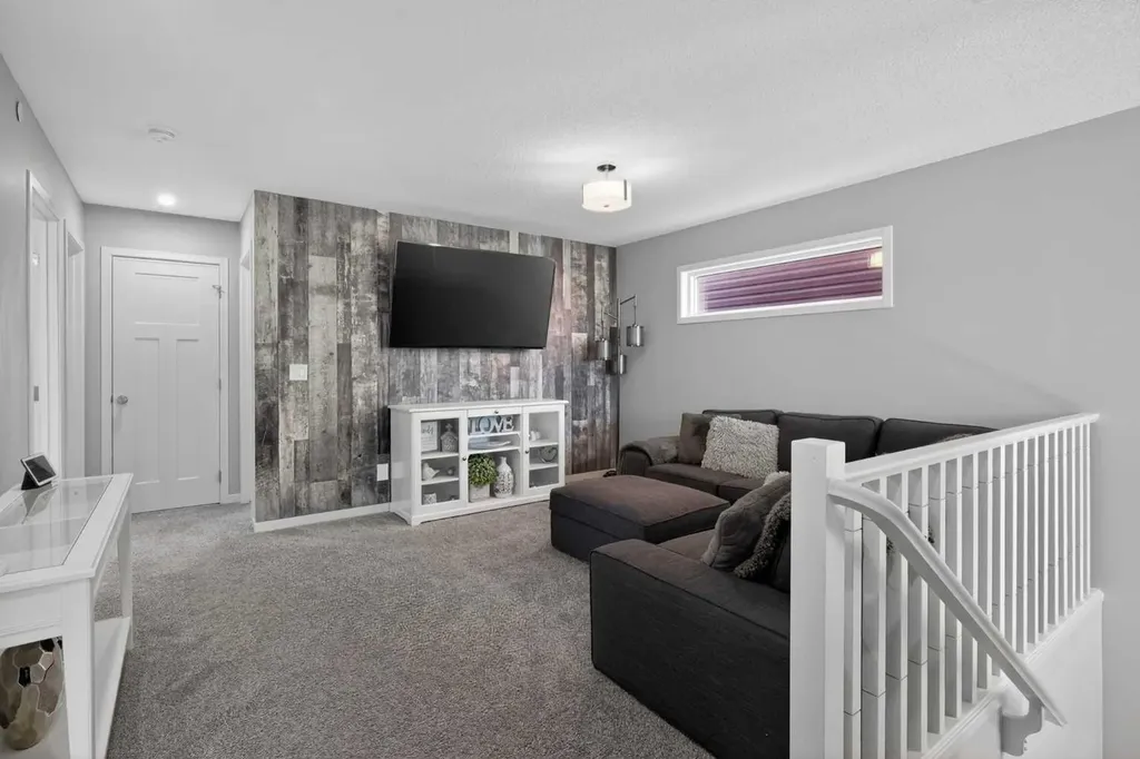 31 Lucas Boulevard NW Calgary AB T3P 1H8